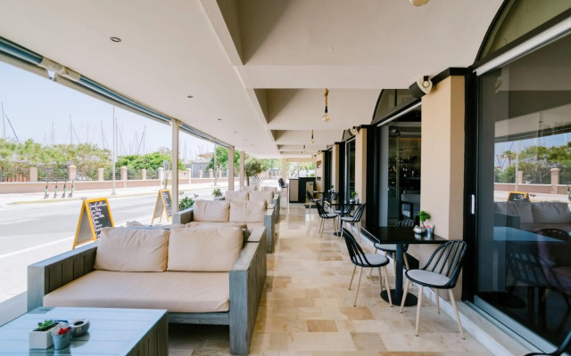Zephyros Hotel