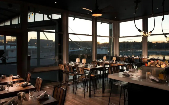 The Boathouse Waterfront Hotel & Marina