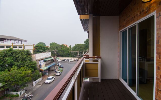 Suan Dok Gate Guesthouse