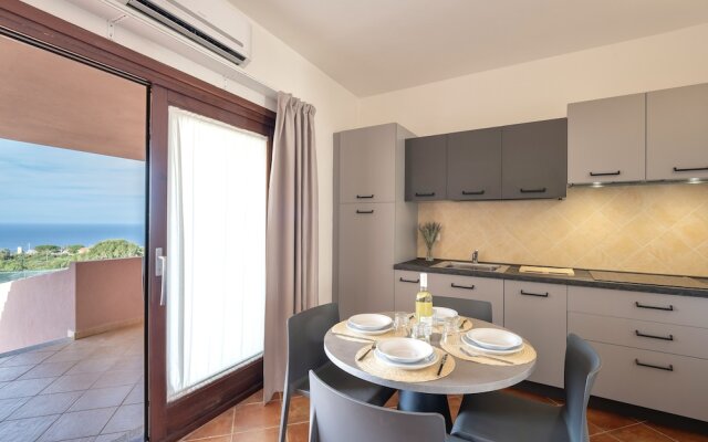 Residence with pool in Isola Rossa
