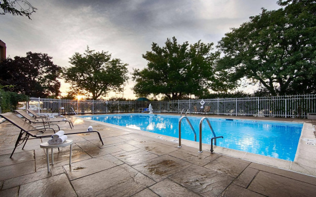 Best Western Plus Chicago Hillside