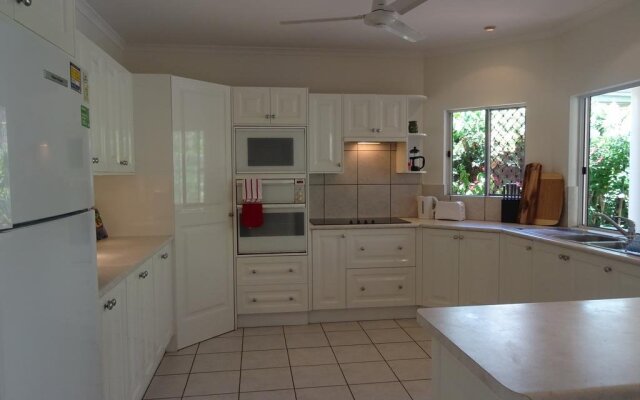 Palm Cove Holiday House