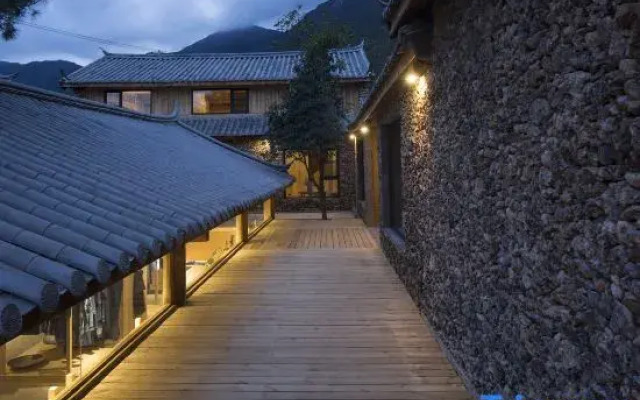 Xuema Yulong Hotel