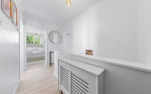 Charming London Apartment Near City Center