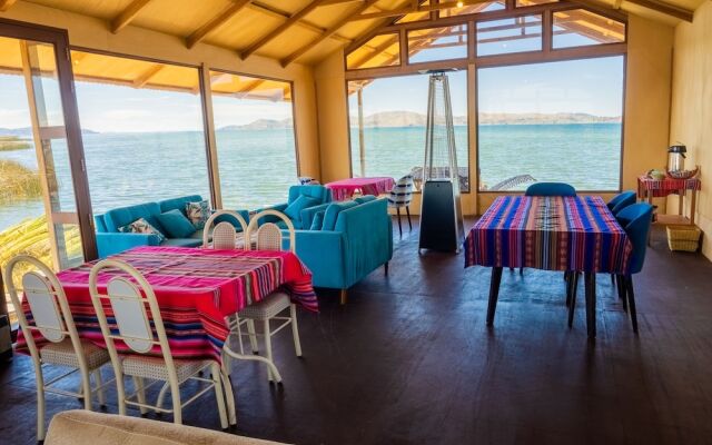 Uros Titicaca Lodge