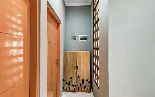 RedDoorz Syariah Near Tugu Gentan Jakal