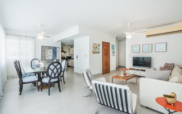 Stay and Feel Comfortable in This Spacious and Modern Apartment