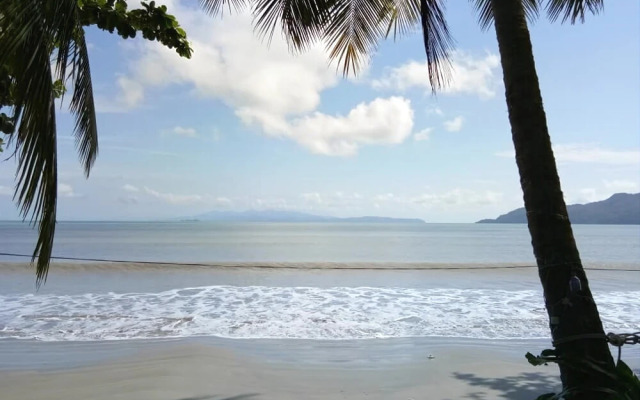 Sky Beach Travel & Hostel