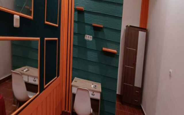 OYO Life 93158 Kost Asaka