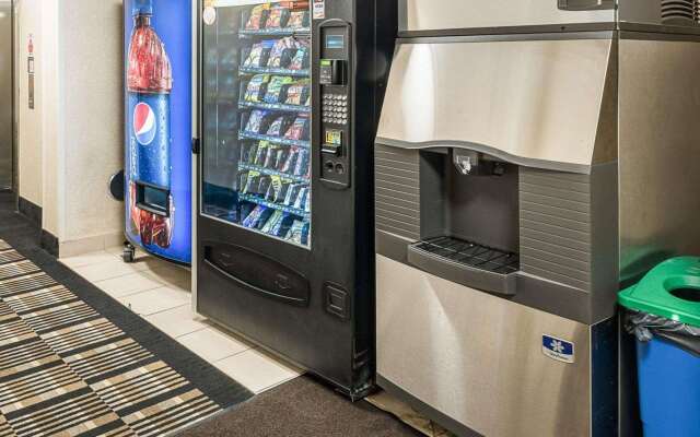 Quality Inn Brooklyn Center