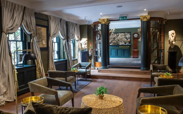 Bush Hotel Farnham