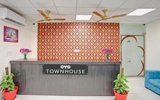 OYO Townhouse 1062 Paradise Inn