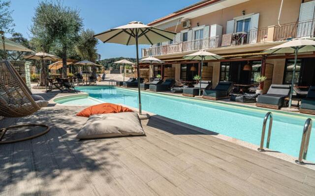 F & S Lounge Suites