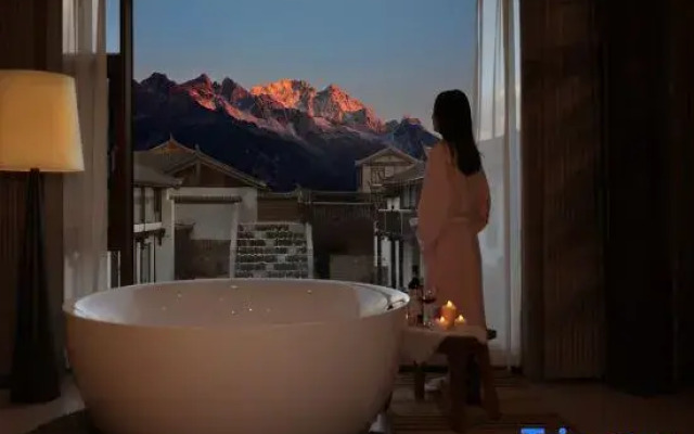 Golden Sunset CloudPeak International Grand Villa Resort, Xixiangyuan, Baisha Ancient Town