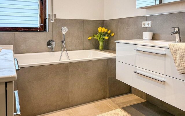 Modernes Split-level Haus Nahe am Hennesee