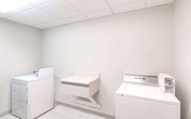 Super 8 by Wyndham Windsor NS