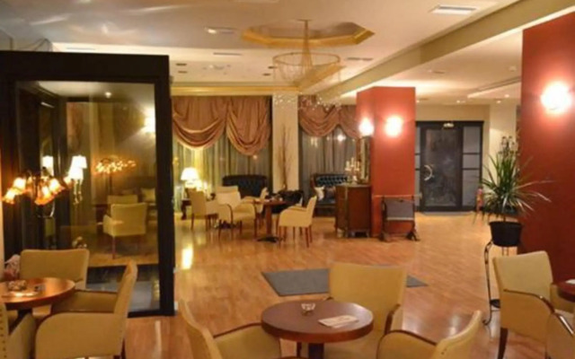 Hotel Queens Leriotis