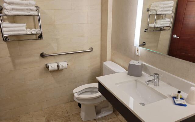 Holiday Inn Express Maspeth by IHG