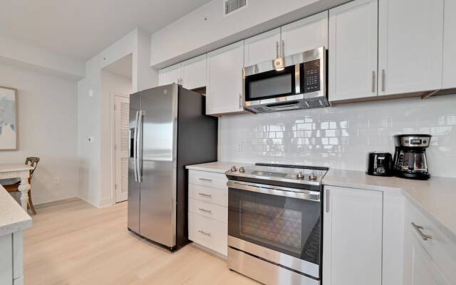 Charming 2bd/1.5ba Beachfront Condo w/ Pool View