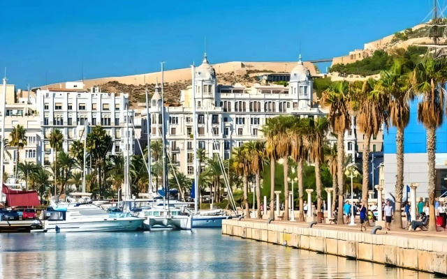 Lux City Loft in front of the Port