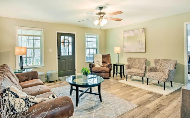Beautiful Clarkesville Home ~ 8 Mi to Helen!