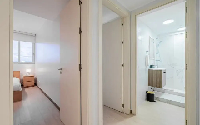 w Prestigious 2BR w Perfect Balcony View