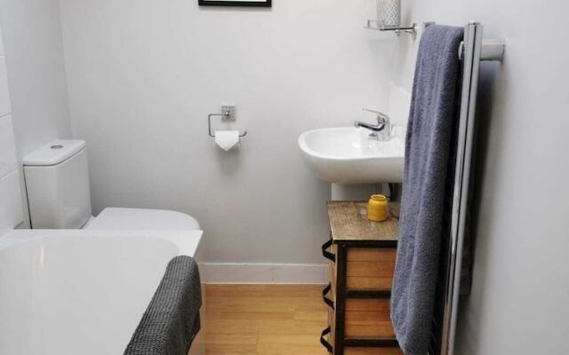 NEW Spacious 3BD House Tunbridge Wells Sleeps 7!
