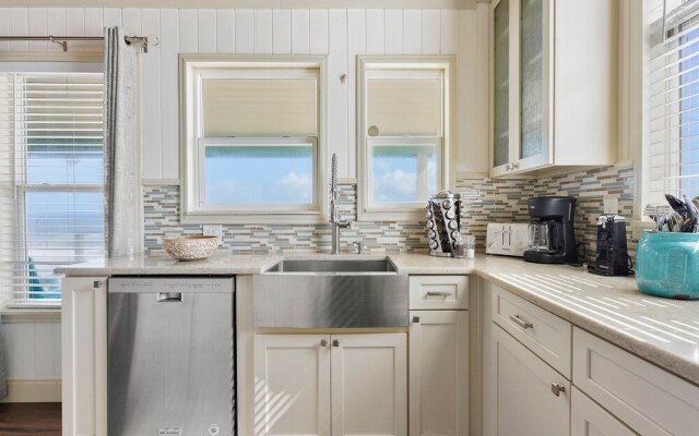 Hemingway Sunrise by Vtrips