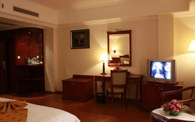 Lux Riverside Hotel & Apartment