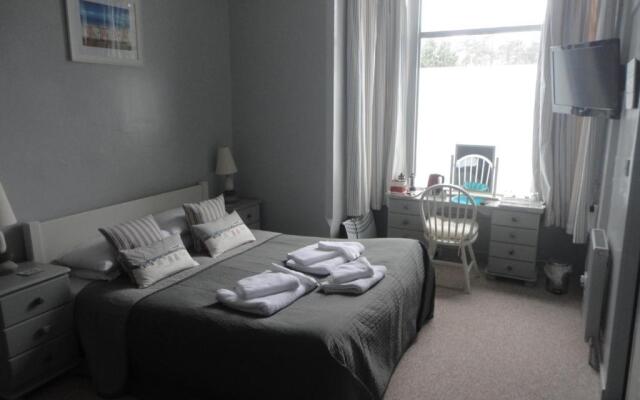 Waves In Bed and Breakfast