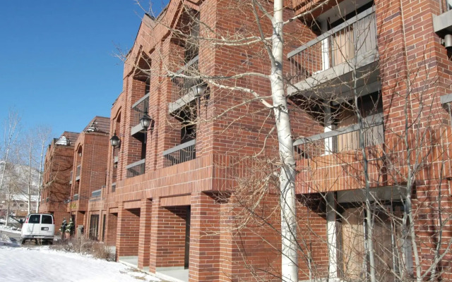 Raintree's Park Plaza Park City