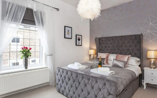 Riverside Walk House