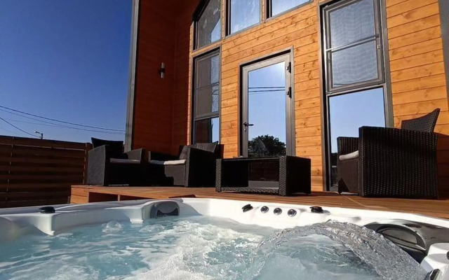 Guest house behind Novopyatigorsky Lake