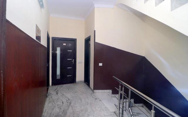 Gurjeet Hotel By Naavagat