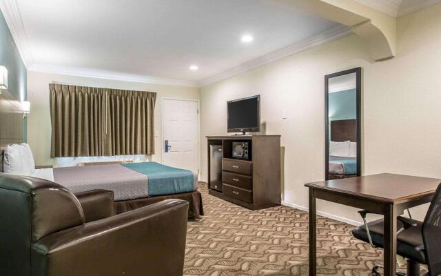 Rodeway Inn & Suites LAX