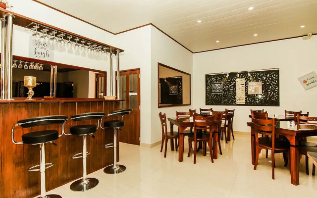 OYO 124 Clove Transit Hotel