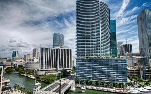 Luxury 5star Condo at 34th floor Icon Brickell 1 bed one bath