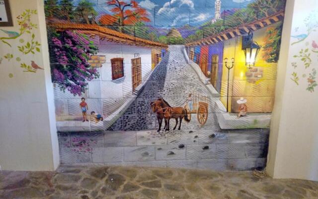 Hotel Tazumal House