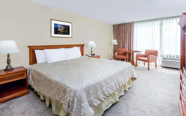 Travelodge Peoria Hotel and Conference Center
