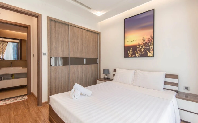 Luxury Apartment at VinHomes Metropolis