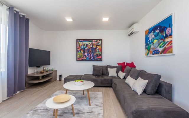 JAZZ at Rova Apartment Sol