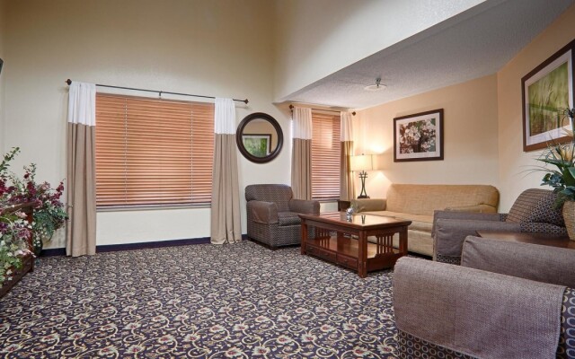 Quality Inn & Suites Lawrence - University Area