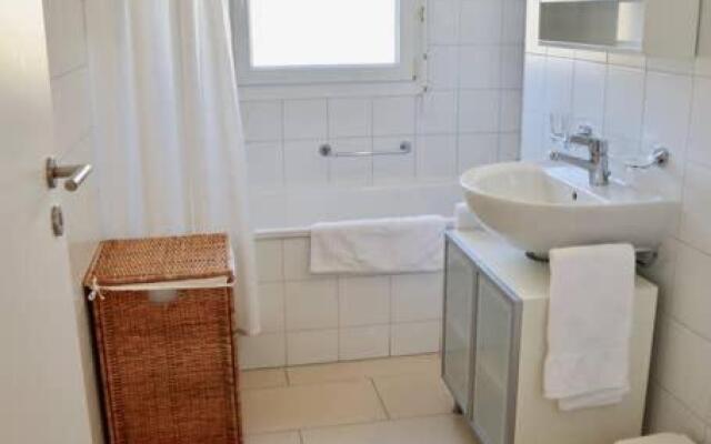 Modern, bright and spacious 3 bedrooms 2 bathrooms