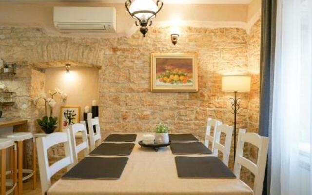 Villa Leon, Wonderful Family Apartment with Pool