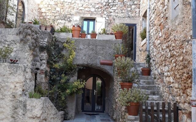 Les Remparts Des Templiers