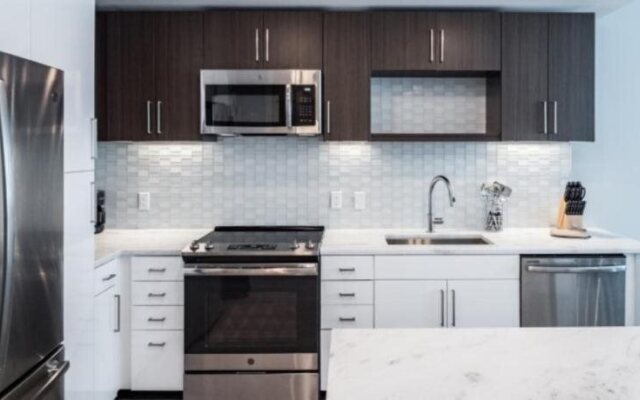 Global Luxury Suites at Woodmont Triangle South