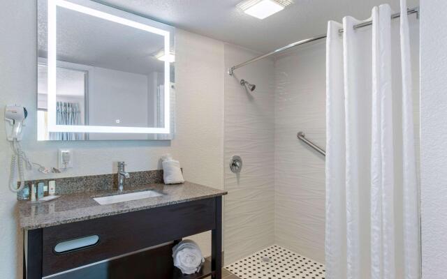 Clarion Inn & Suites Kissimmee-Lake Buena Vista South