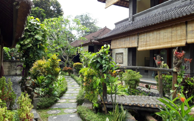 Liyer House