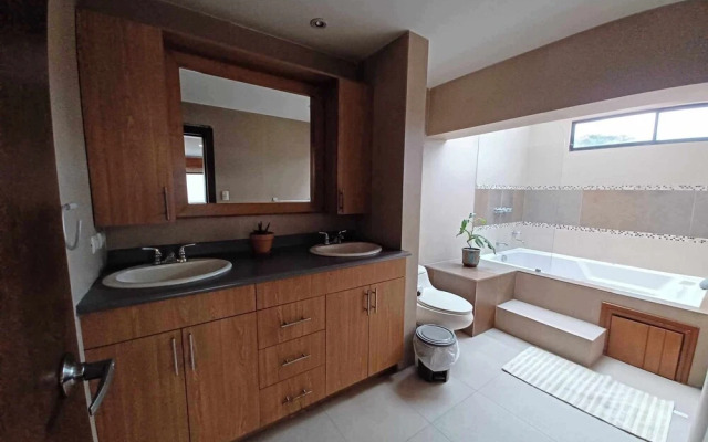 Hostal Mochiliers Bed and Breakfast