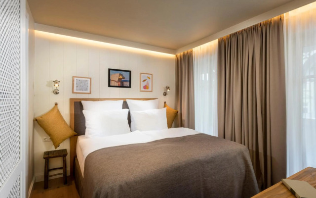 LOEV - VELA Hotel